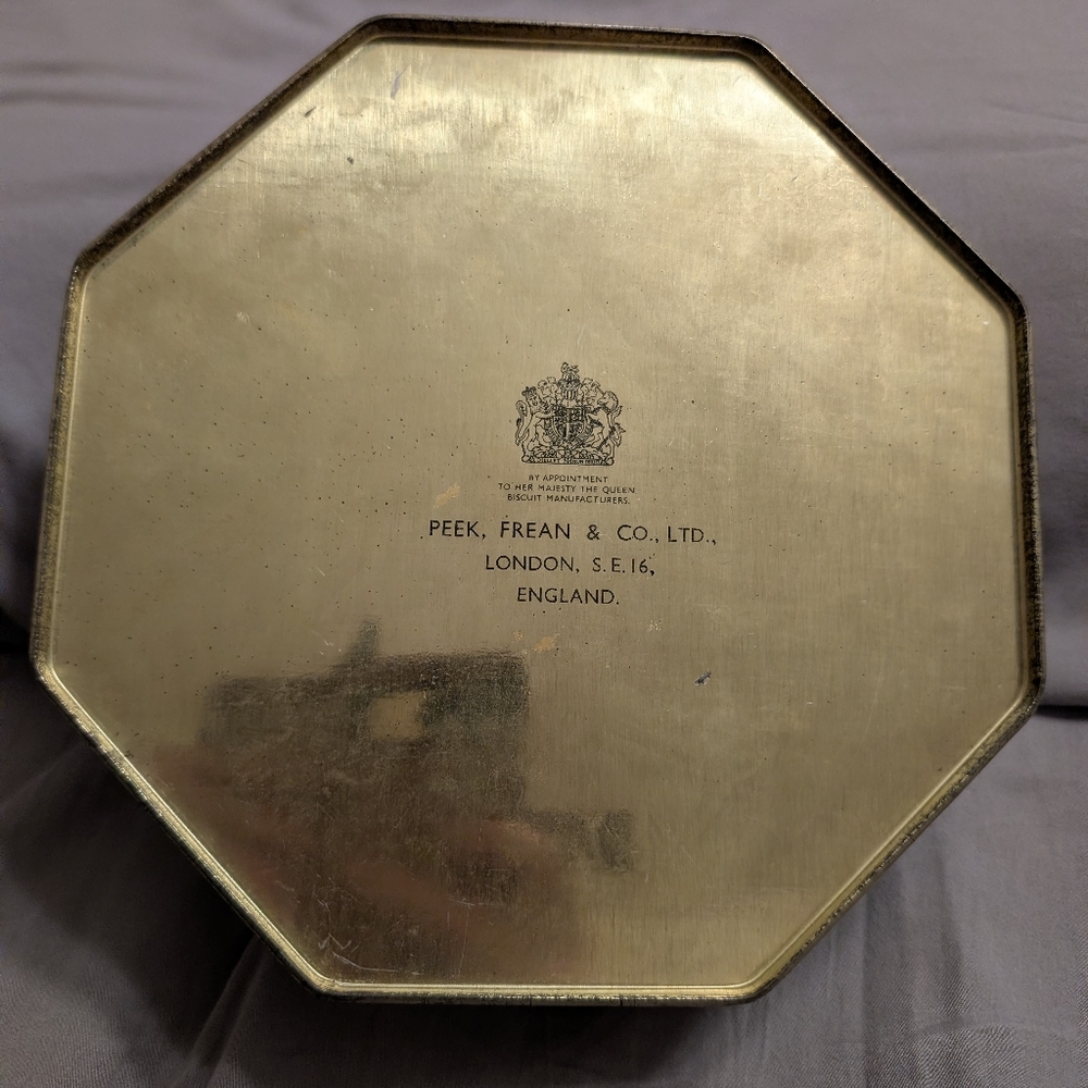 Vintage Peak Frean Octagonal Decorative Tin - Picture 3 of 10